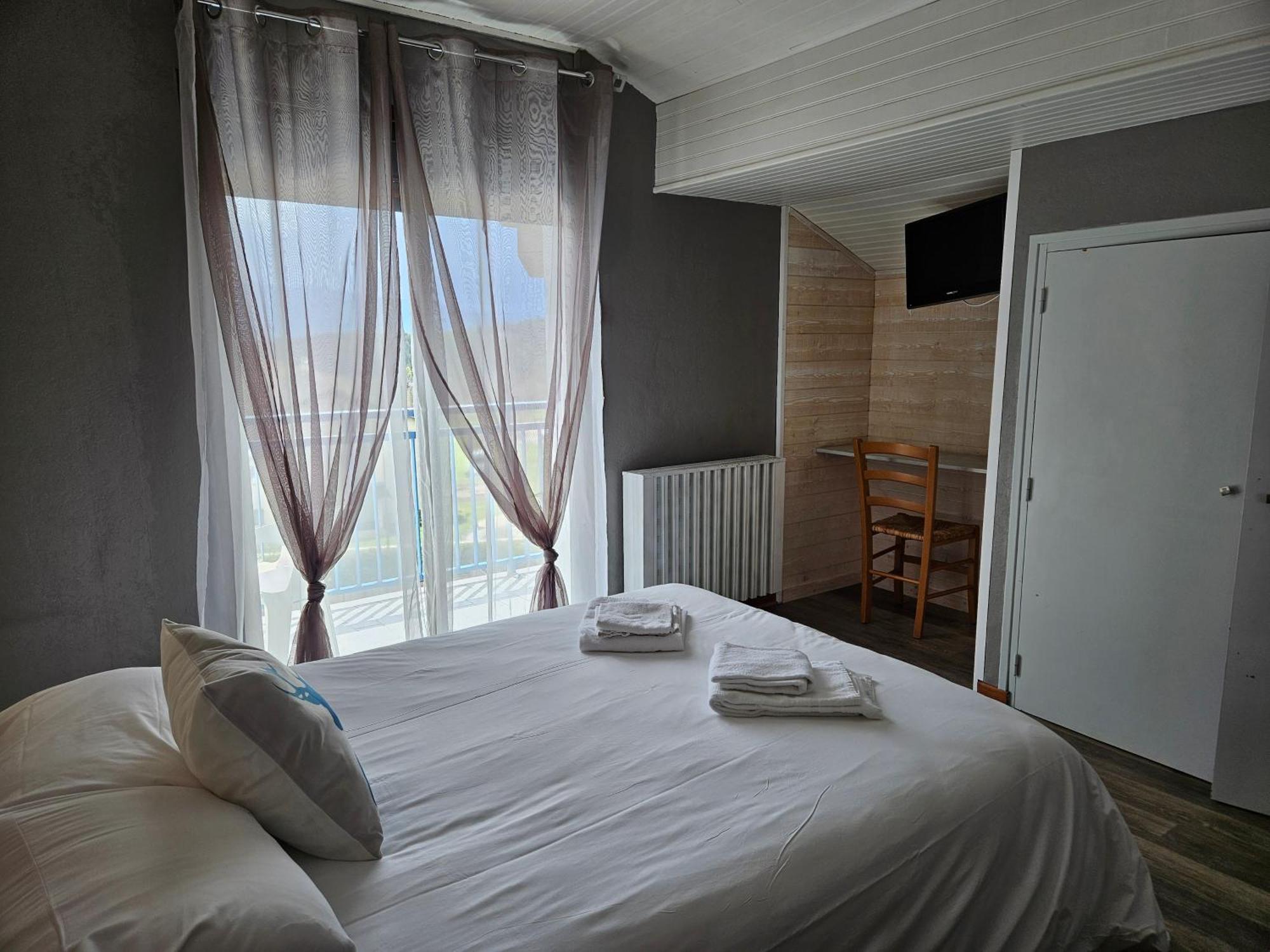 Hotel L'Oustalet Font-Romeu-Odeillo-Via Eksteriør bilde